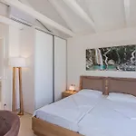 Villa White