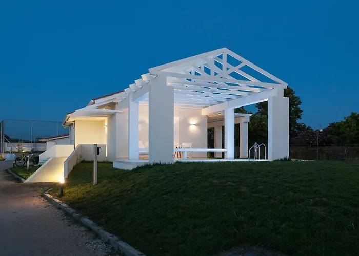 White Douneika (Amaliada)