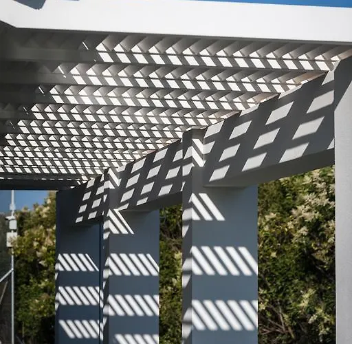 White Douneika (Amaliada)