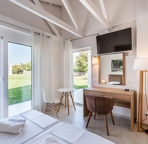 White Douneika (Amaliada)